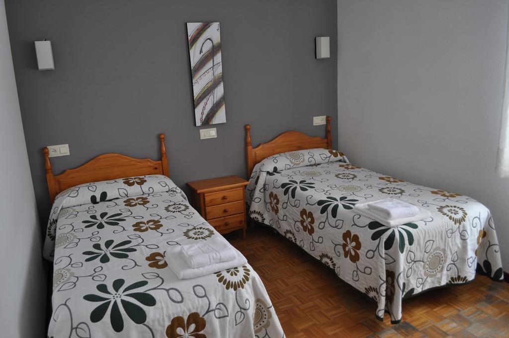 Hostal La Tablada Навалено Стая снимка