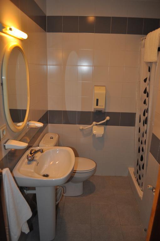 Hostal La Tablada Навалено Стая снимка